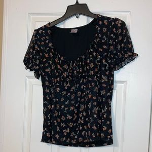 No Boundaries Cute Top With Cute Tie Bow and Cute Frilly Short Sleeves Size XL